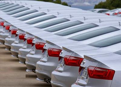 ۱۴ هزار دستگاه خودروی وارداتی در گمرک و مناطق آزاد دپو شده است